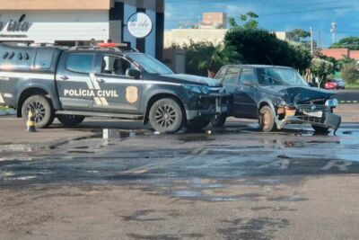 Imagem da notícia Motorista se confunde ao acessar avenida e colide com viatura da Polícia Civil em Chapadão do Sul